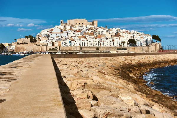 Hamnen och gamla stan i Peniscola. Spanien — Stockfoto