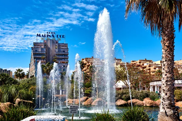 Marina d 'Or jardim na cidade resort Oropesa del Mar. Espanha — Fotografia de Stock