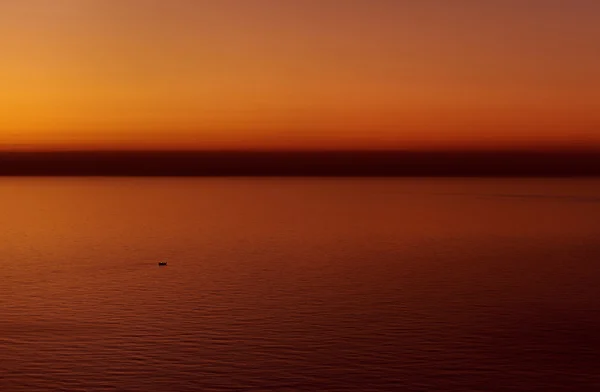 Prachtige vlammende zonsondergang over de Middellandse Zee. Spanje — Stockfoto