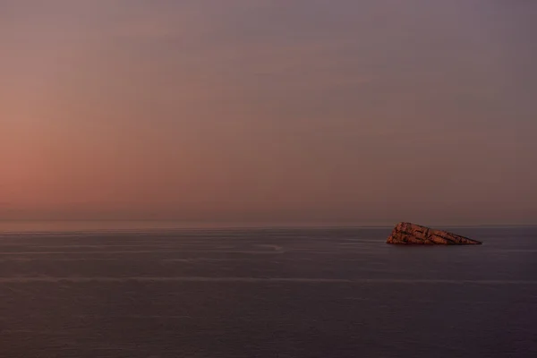 Beautiful sunset over the Benidorm Island and the Mediterranean — Stock Photo, Image