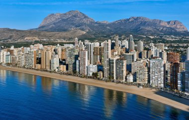 Havadan görünümü Benidorm şehir kıyı şeridi. İspanya 