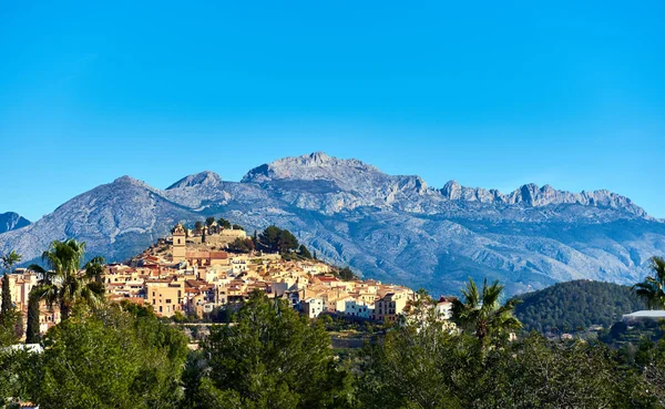 Village pittoresque espagnol à flanc de colline Polop de la Marina. Espagne — Photo