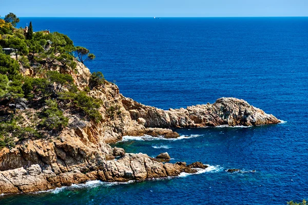 À beira-mar rochosa de Tossa de Marte. Espanha — Fotografia de Stock