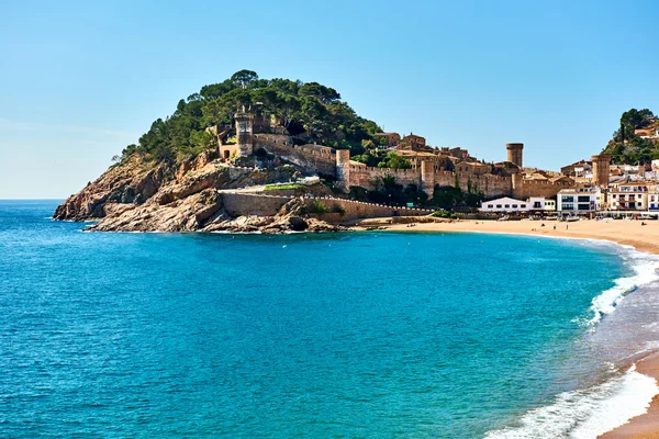 Vila vella, der älteste teil der stadt tossa del mar. Spanien — Stockfoto