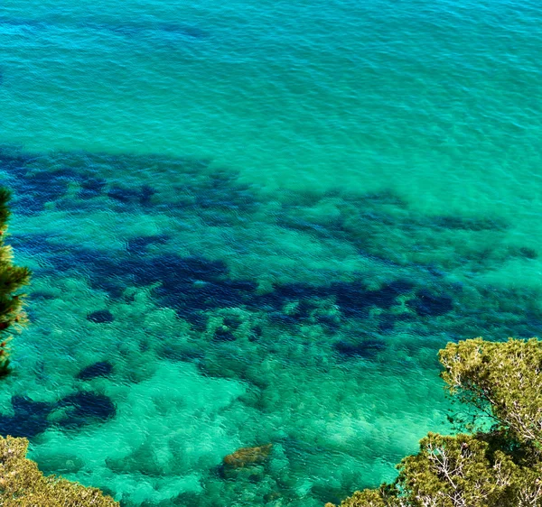 Lagunen med turkost vatten. Costa Brava, Katalonien, Spanien — Stockfoto
