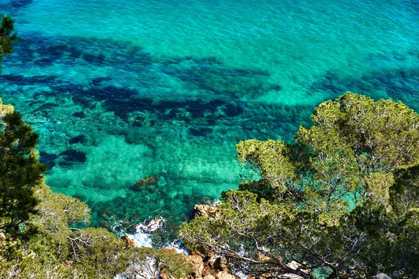 Laguna con agua turquesa. Costa Brava, Cataluña, España — Foto de Stock