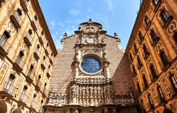 Courtyard of The Benedictine abbey of Santa Maria de Montserrat. — Stock Photo, Image