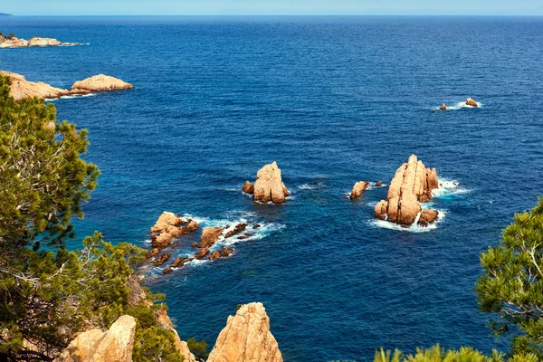 Βραχώδη ακτή της Costa Brava. Ισπανία — Φωτογραφία Αρχείου