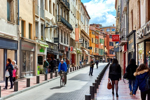 Perpignan rue commerciale principale dans la vieille ville. France — Photo