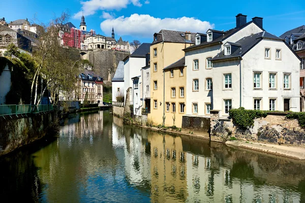 Malebný pohled na města Lucemburk a řekou Alzette — Stock fotografie