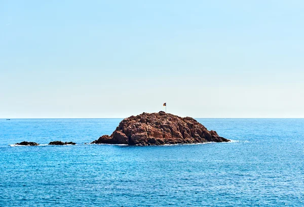 Остров в заливе Тосса-де-Мар. Каталония, Испания — стоковое фото