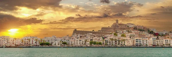 Vista Panorâmica Dalt Vila Ibiza Sobre Fundo Nebuloso Céu Fortificação — Fotografia de Stock