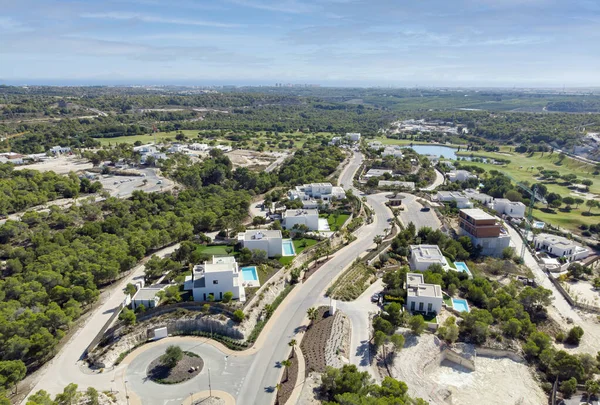空中パノラマ画像ラス コリナスゴルフコース近代的な高級ヴィラと周辺の田舎 Costa Blanca アリカンテ スペイン — ストック写真