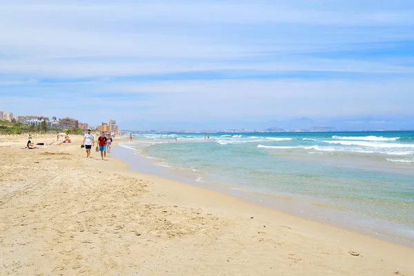 Los Arenales Del Sol Spanien Juni 2020 Menschen Strand Der — Stockfoto