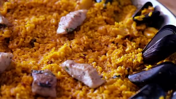 Vídeo Câmera Lenta Vista Perto Cozinha Tradicional Espanhola Paella Chef — Vídeo de Stock