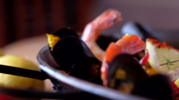 Close View Big Shallow Pan Ready Eating Prepared Seafood Paella — Stock video
