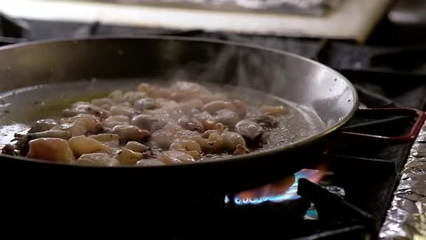 Nahsicht Mit Gasofen Koch Braten Meeresfrüchte Rühren Mit Holzspachtel Flachen — Stockvideo