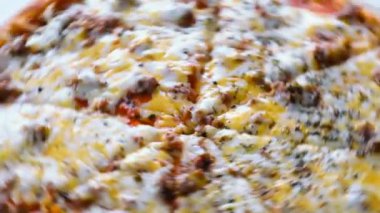 En üst tam çerçeve görüntüsünü kapat Carbonara Pizza