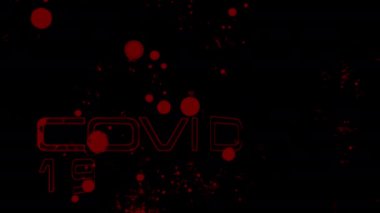 Dinamik kırmızı metin COVID 19 haber başlığı animasyonu siyah arka planda. COVID koronavirüsü dünya çapında salgın konsepti