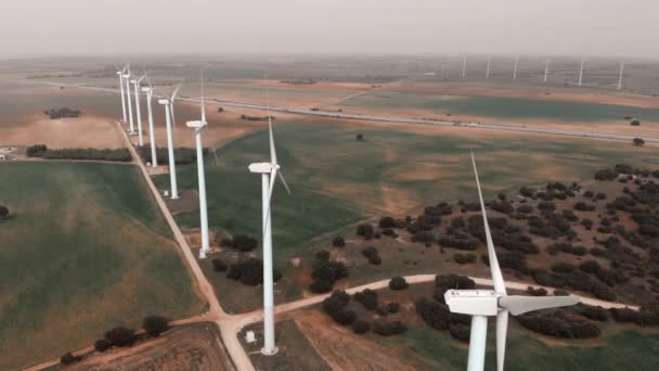 Drone Punkt Vidvinkel Antenn Bild Rörliga Turbiner Väderkvarnar Vindkraftsomvandlare Till — Stockvideo