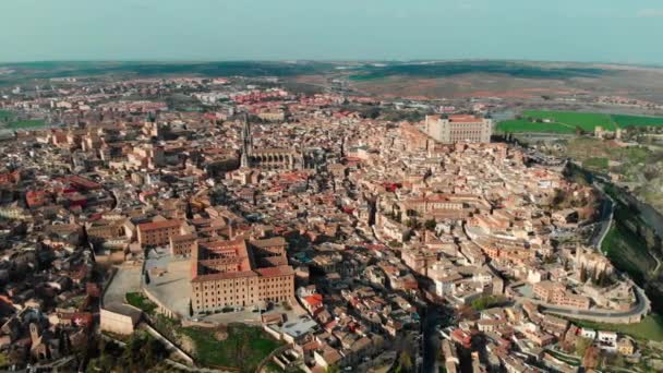 トレドの歴史的な街の景色の空中パノラマドローンポイント カスティーリャ マンチャ州はユネスコの世界遺産に登録されている 旅行や観光 有名な観光名所のコンセプト スペインだ ヨーロッパ — ストック動画