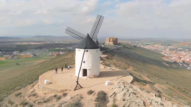 Consuegra Španělsko Dubna 2021 Letecký Pohled Turisté Navštíví Slavné Větrné — Stock video