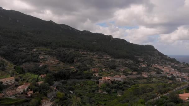 Estrada Sinuosa Que Leva Longo Montanhas Verdes Costa Mar Mediterrâneo — Vídeo de Stock