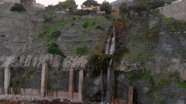 Banyalbufar Akdeniz 'in kayalık kıyıları, yamaç kasabası, yukarıdan manzara. Mallorca. Baleares, Avrupa. İspanya