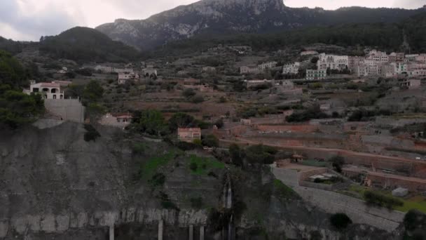 Banyalbufar Costa Rocciosa Del Mar Mediterraneo Città Collinare Vista Dall — Video Stock