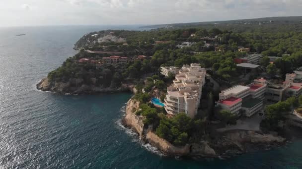 Mallorca Turistik Şehri Nin Kayalık Kıyı Şeridi Insansız Hava Aracı — Stok video