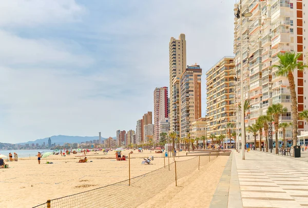 Playa Benidorm Soleado Día Verano Horizonte Ciudad Fondo Rascacielos Modernos — Foto de Stock