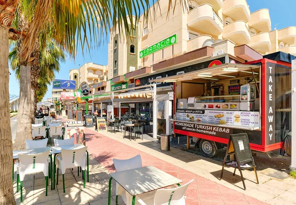 Ориуэла Испания Мая 2021 Года Коммерческая Улица Ресторанами Кафе Улице — стоковое фото