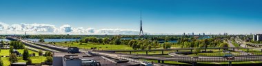 Riga şehrinin panoramik manzarası. Letonya