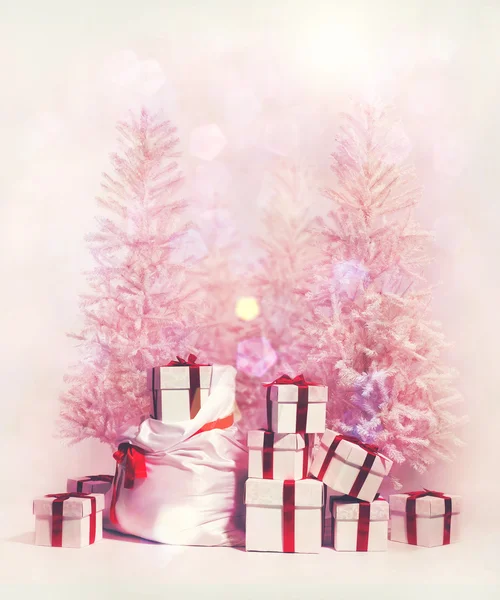 Weihnachtsbäume mit Haufen von Geschenkboxen — Stockfoto