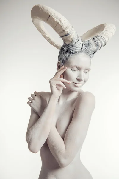 Donna con capra body-art — Foto Stock