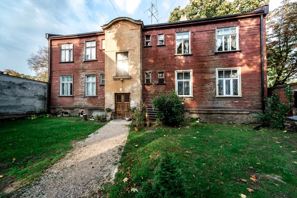 Extérieur de la vieille maison rustique — Photo