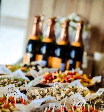 Konuklar alımı için meze ile tablo