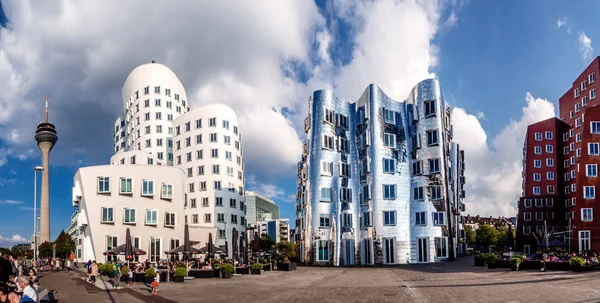 Panoramiczny widok trzech futurystycznym budynku, Neue Zollhof znajduje się w porcie Media — Zdjęcie stockowe