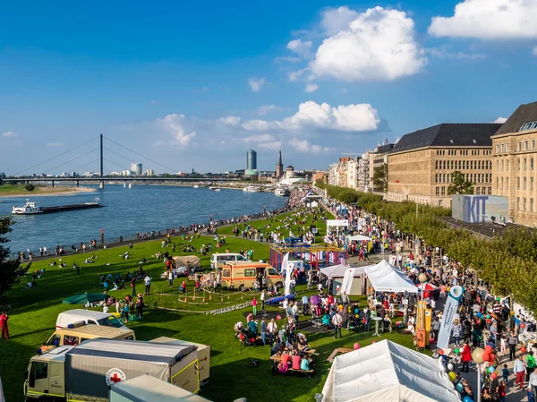 Luftaufnahme von Menschenmassen während des nationalen Almfestes — Stockfoto