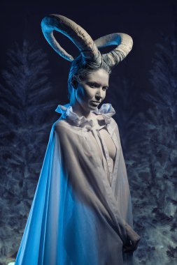 Keçi vücut-sanat kadınla