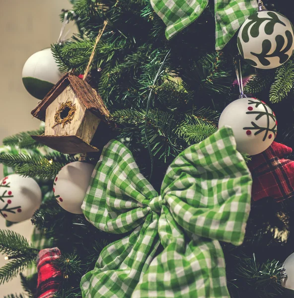 Sluitingen van kerstboomversieringen — Stockfoto