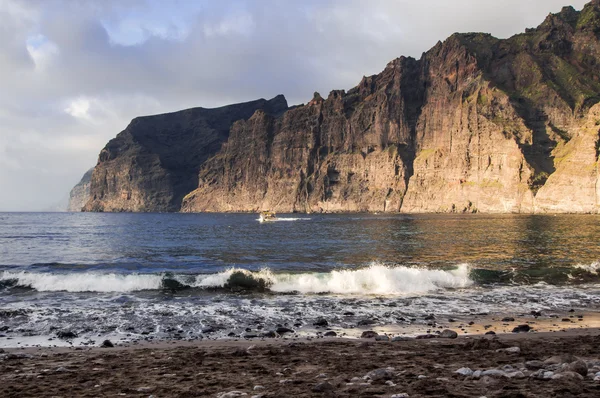Cliffs of Los Gigantes at sunset. Canary Island, Tenerife. Spain — Stock Photo, Image