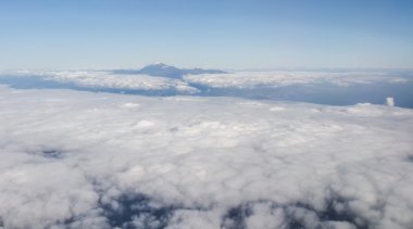 Volkan Teide, uçağın penceresinden havadan görünümü
