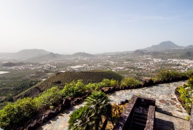 Gözlem güverteden üstten görünüm Arona için. Tenerife