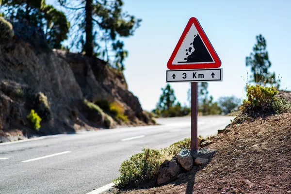 Falling rocks sign. Road to Teide volcano. Tenerife, Canary Isla — Stock Photo, Image