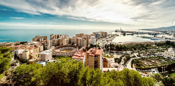 Picturesque view of Malaga bullring (La Malagueta) and seaport. — Stock Photo, Image