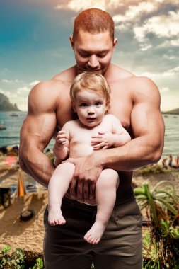 Sevgili küçük kızım ile atletik baba 