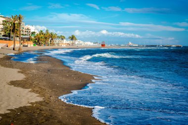 Benalmadena şehrin pitoresk sahil. Malaga, Endülüs, İspanya