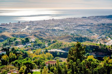 Mijas köyden Fuengirola kasabaya görüntülemek