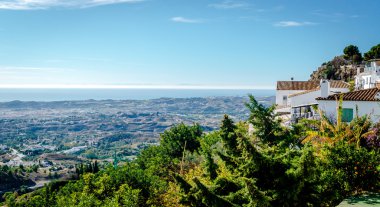 Mijas köyden Fuengirola kasabaya görüntülemek